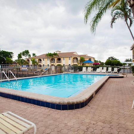 Oyo Waterfront Hotel- Cape Coral Fort Myers, Fl Eksteriør billede