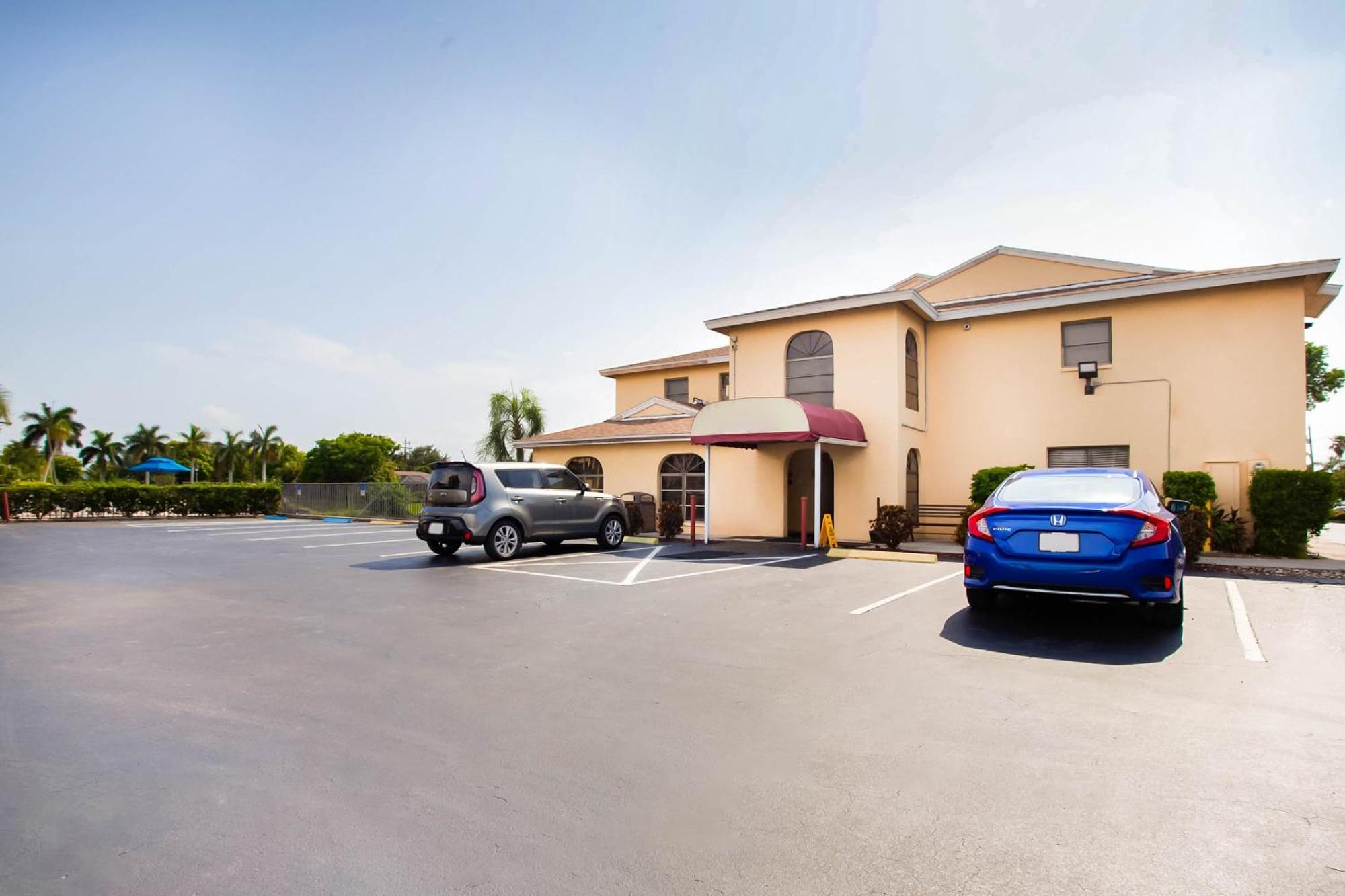 Oyo Waterfront Hotel- Cape Coral Fort Myers, Fl Eksteriør billede