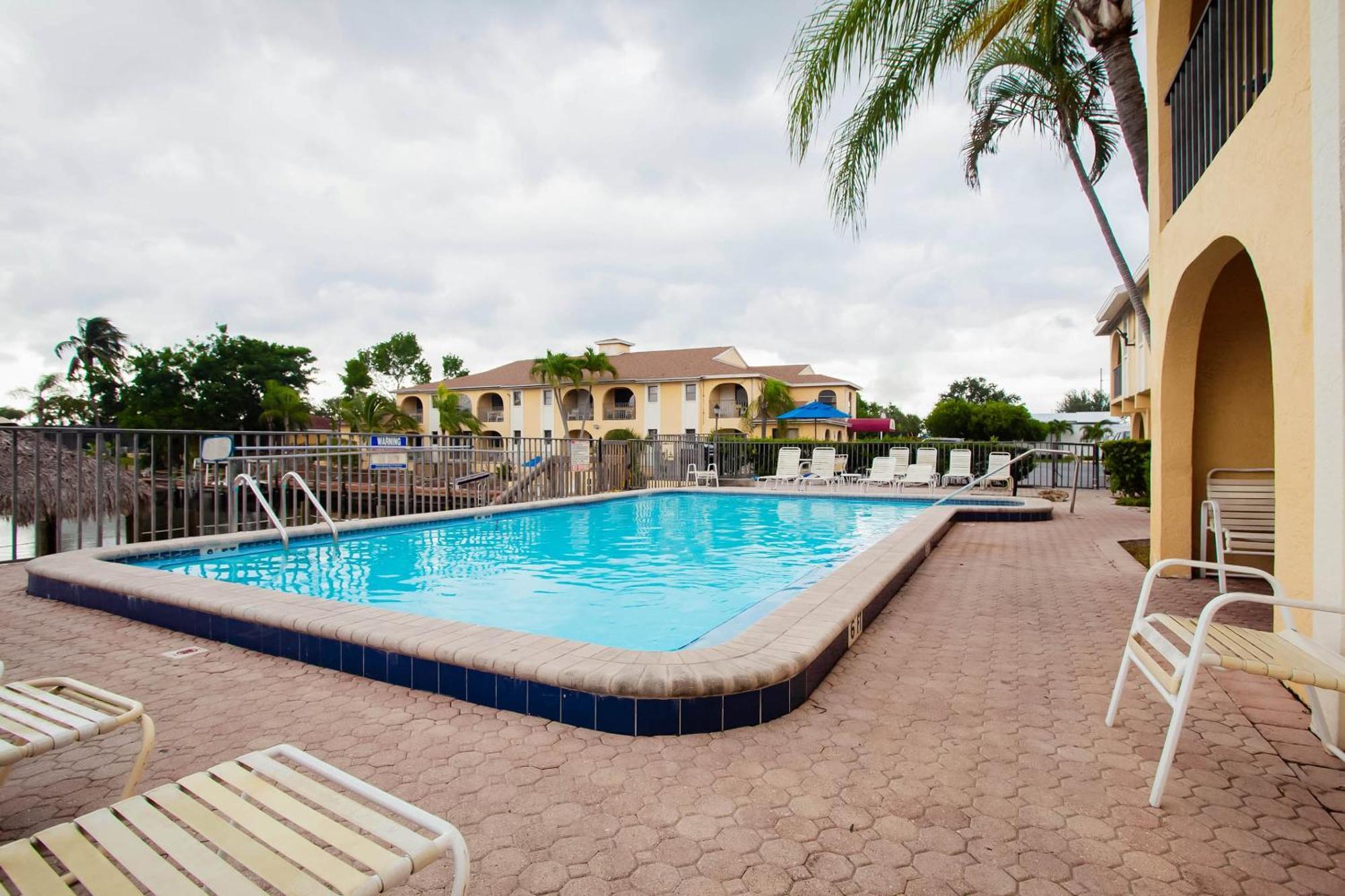 Oyo Waterfront Hotel- Cape Coral Fort Myers, Fl Eksteriør billede